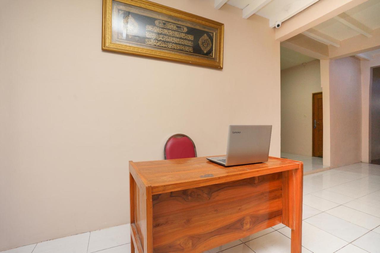 Oyo 2656 Az Zahra Residence Syariah Surabaya Esterno foto