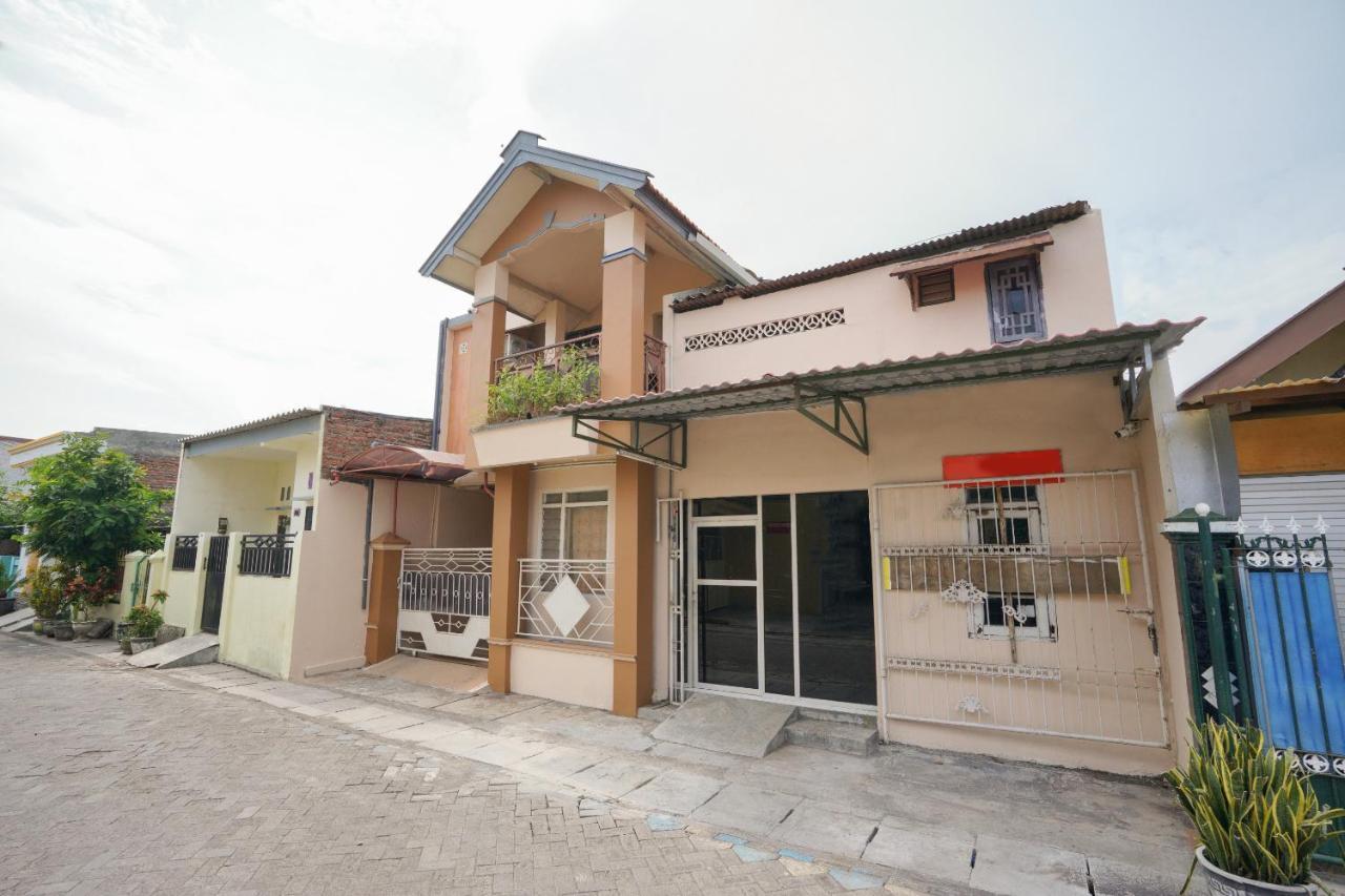 Oyo 2656 Az Zahra Residence Syariah Surabaya Esterno foto