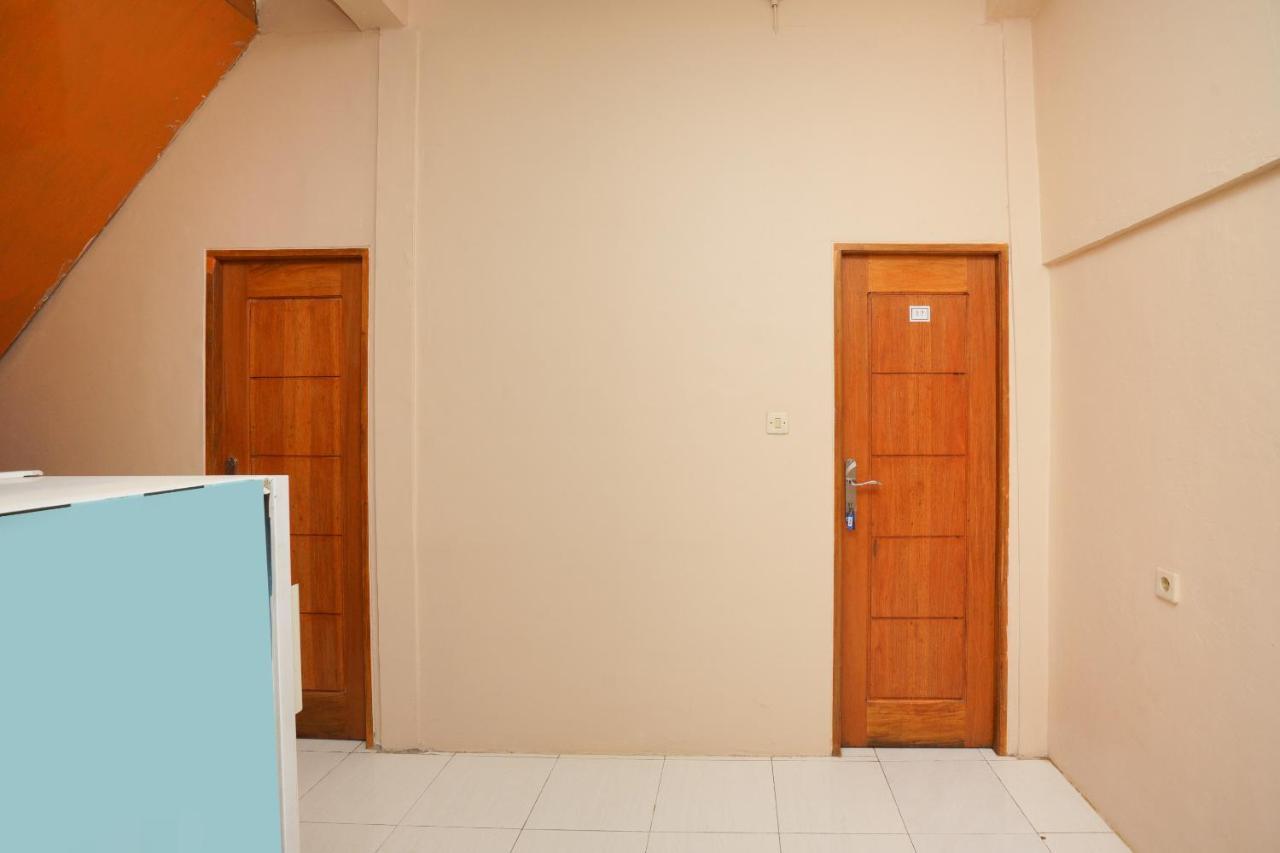 Oyo 2656 Az Zahra Residence Syariah Surabaya Esterno foto